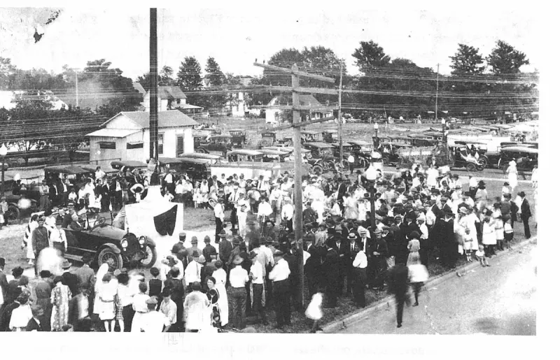 In 1922 Col. and Mrs. Davidson donated a flag pole to the City to be erected on the Mall